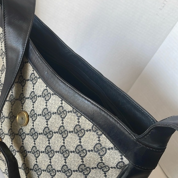 Authentic Gucci Canvas Sherry Line Shoulder Bag. - Picture 17 of 17